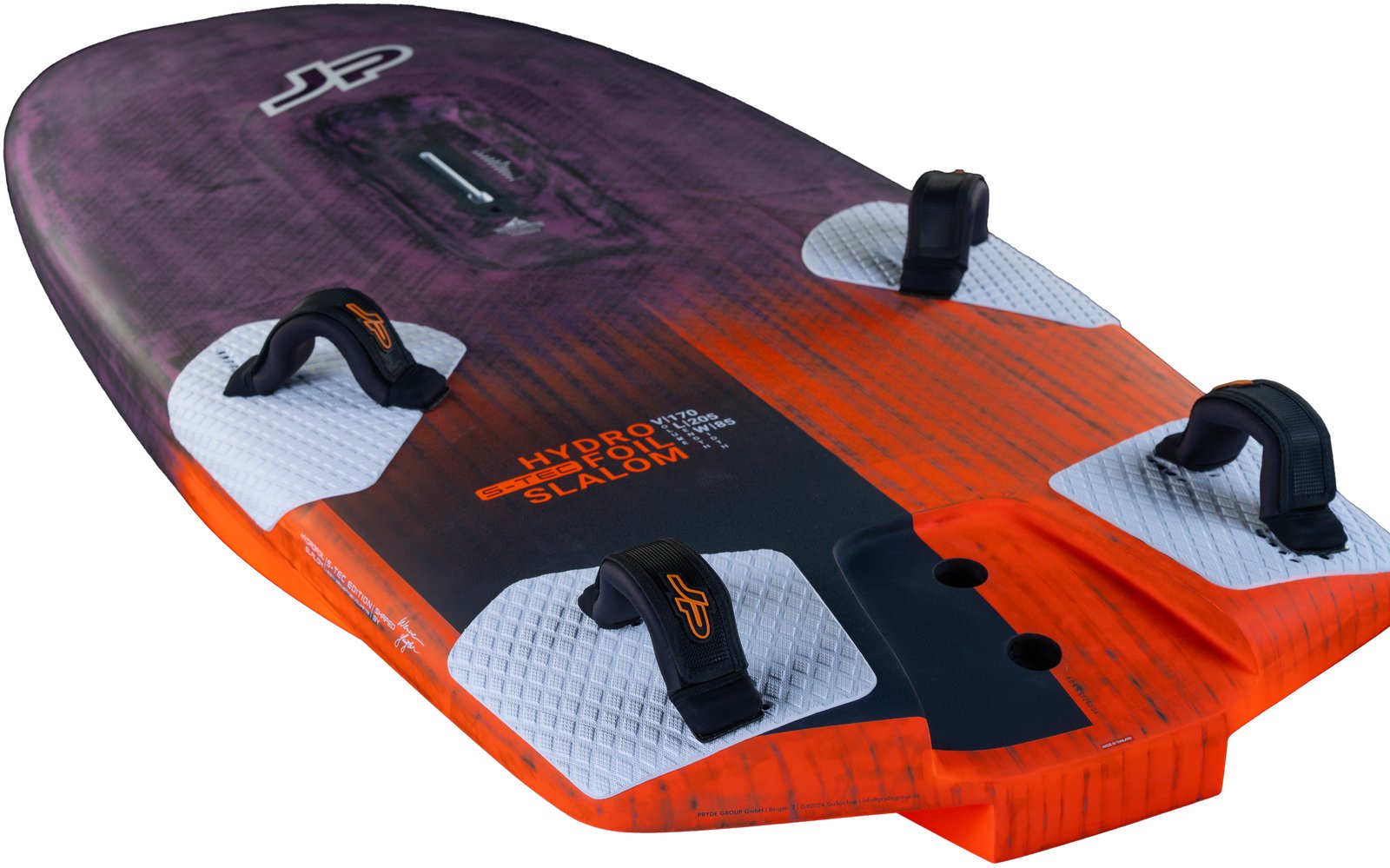 JP HydroFoil Slalom 2026 verseny szörfdeszka a fedélzeten látható kényelmes lábpántokkal és aerodinamikus kialakítással