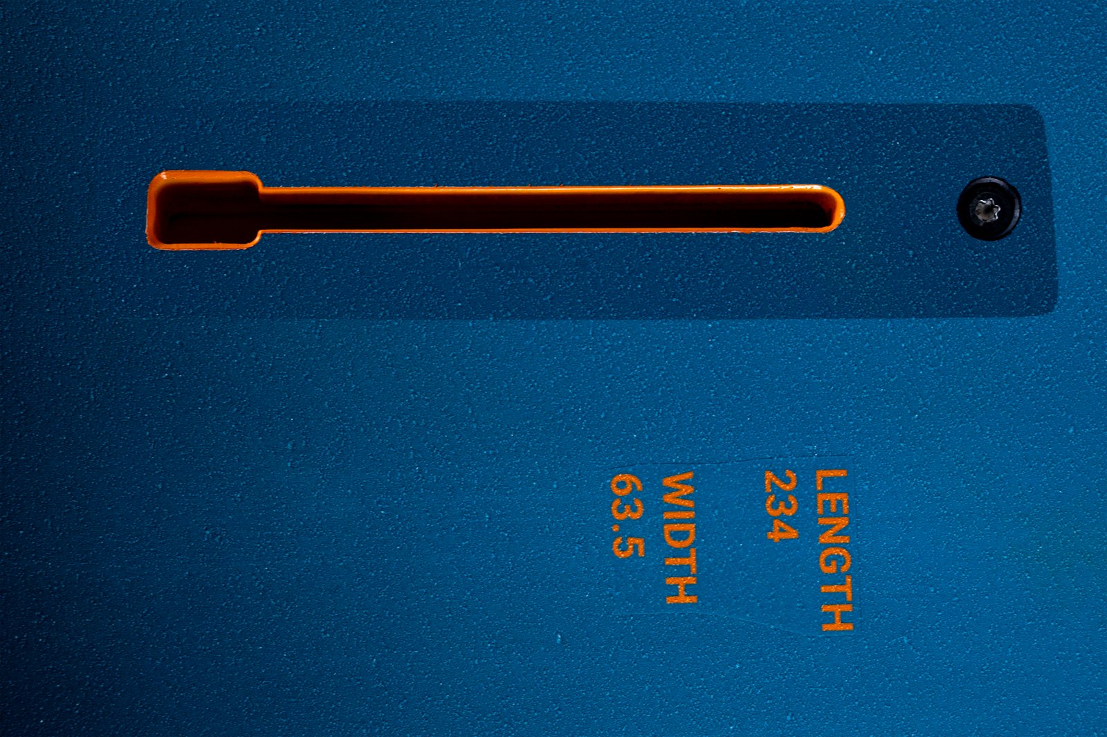 Magic Move 2025 windsurf deszka részletfotója a szkegboxszal és a méretadatokkal