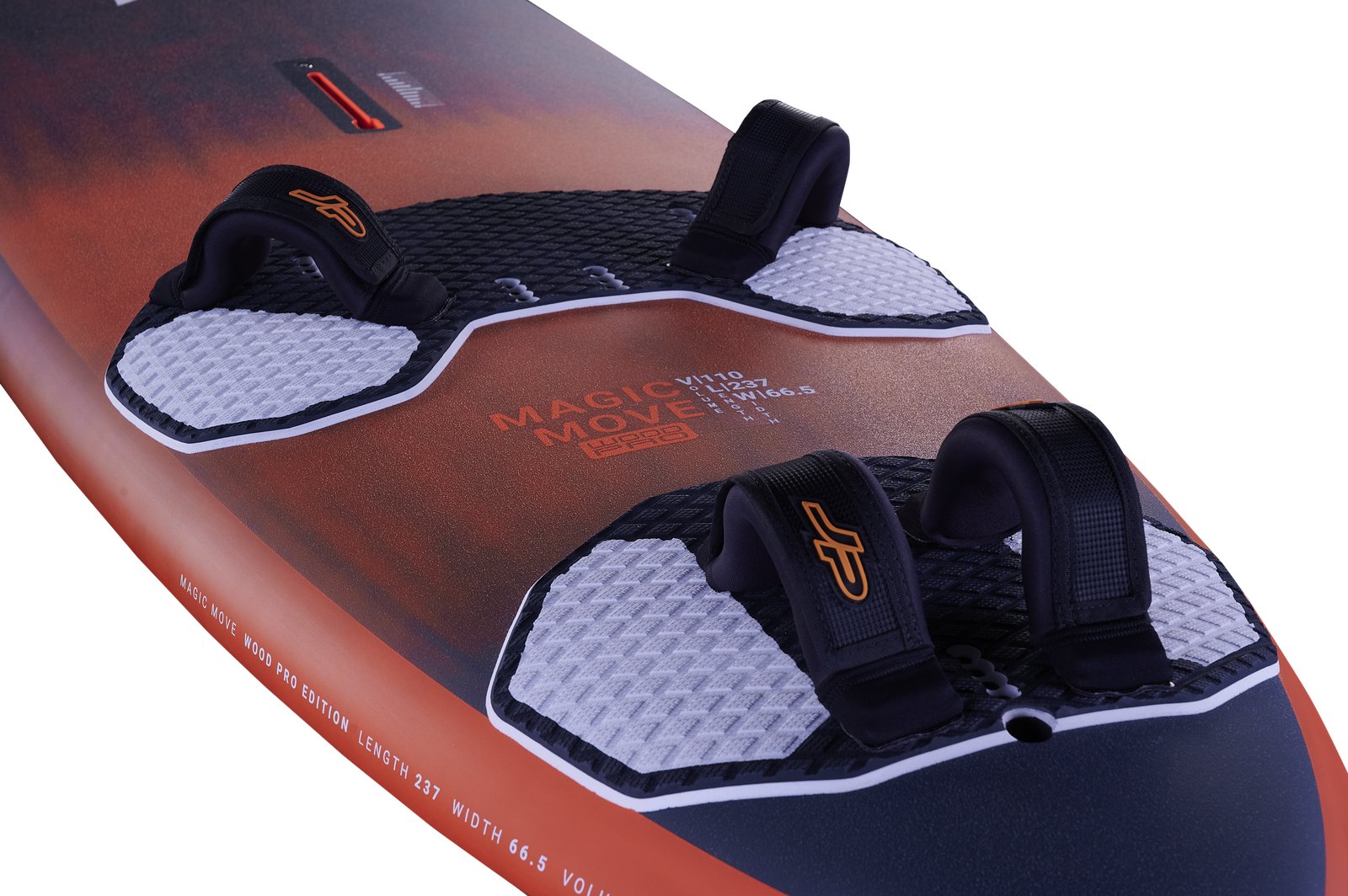 JP Magic Move 2026 windsurf deszka részlete lábtartókkal és textúrázott deckpaddal