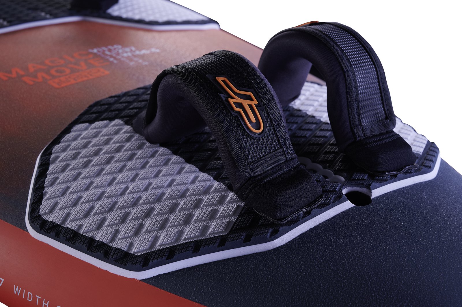 Magic Move 2026 windsurf deszka deck részlete lábtartó papucsokkal és csúszásgátló paddal