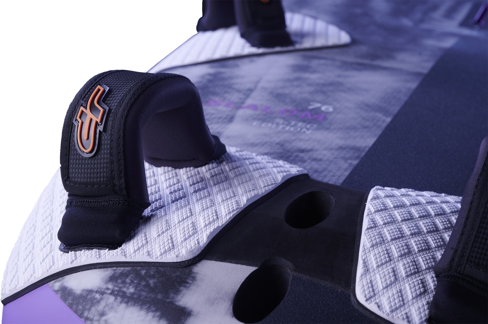 JP Slalom 76 S-TEC windsurf deszka lábpapucsokkal és csúszásgátló deckpaddal