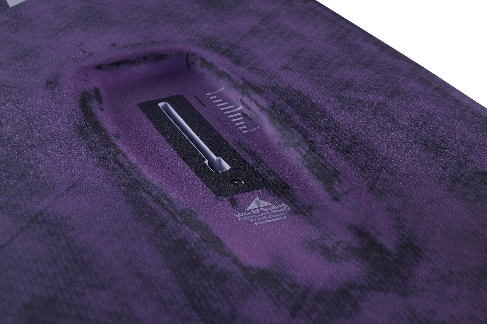 JP Slalom 2026 szörfdeszka mélyített árbocszekrénye és vitorlapozicionáló skálája