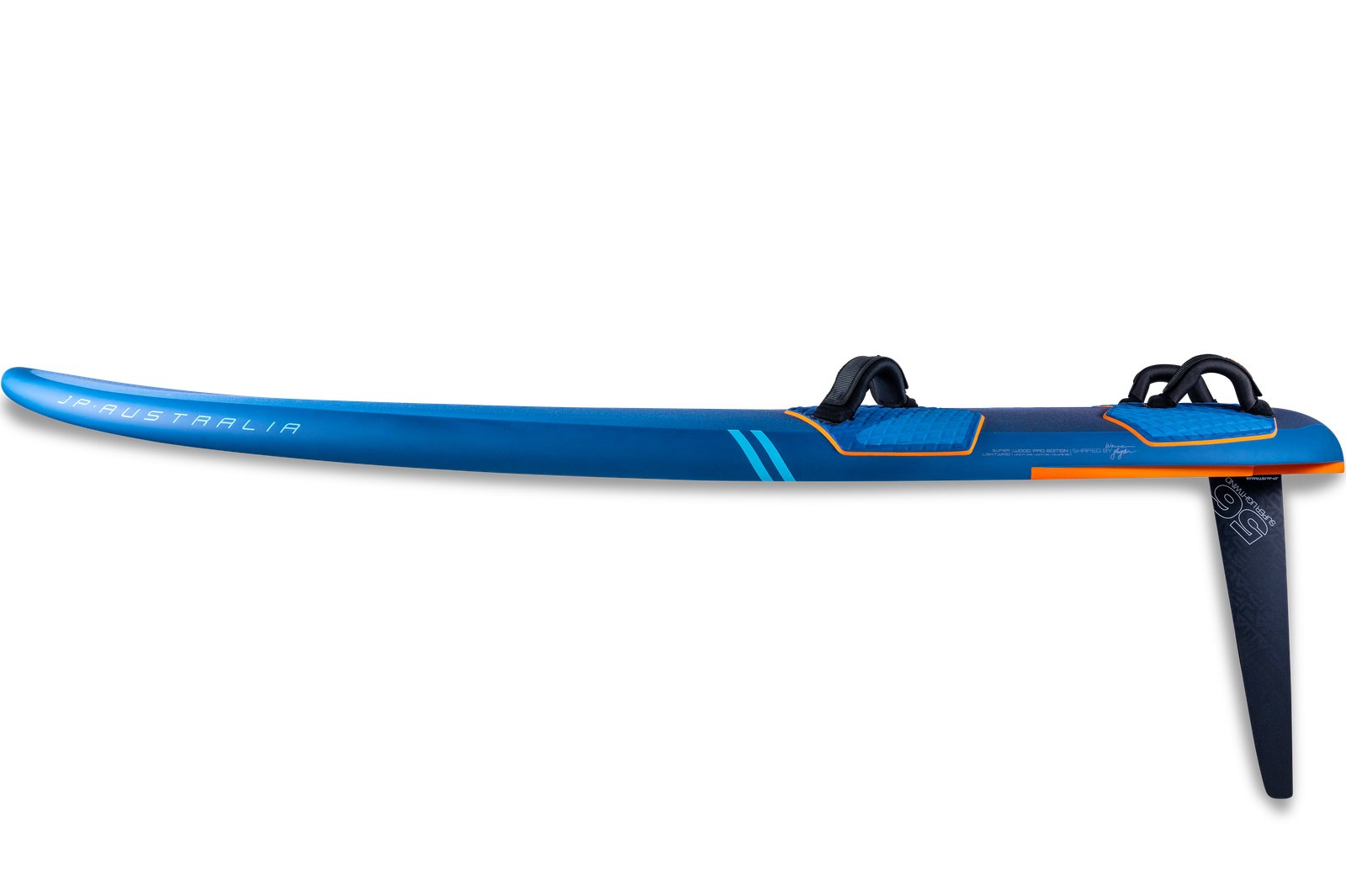 JP-Australia Super Lightwind 2025 windsurf deszka oldalsó nézetben szkeggel és lábtartópántokkal