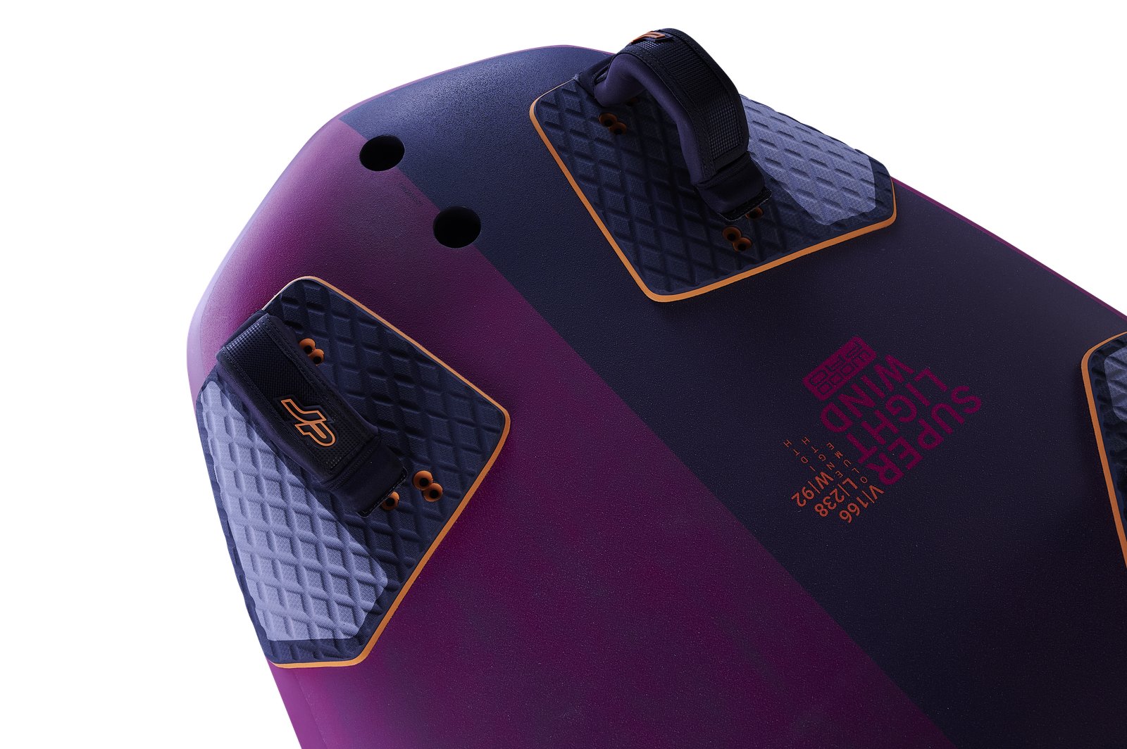 JP Super Lightwind 2026 windsurf deszka tatrészlete lábpadokkal és többállású footstrap pozíciókkal