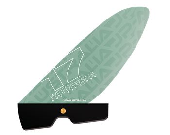 JP-Australia Weed Freestyle G10 CNC PB 2026 windsurf szkeg zöld színben, speciális dőlt szögű kialakítással a hínármentes siklásért
