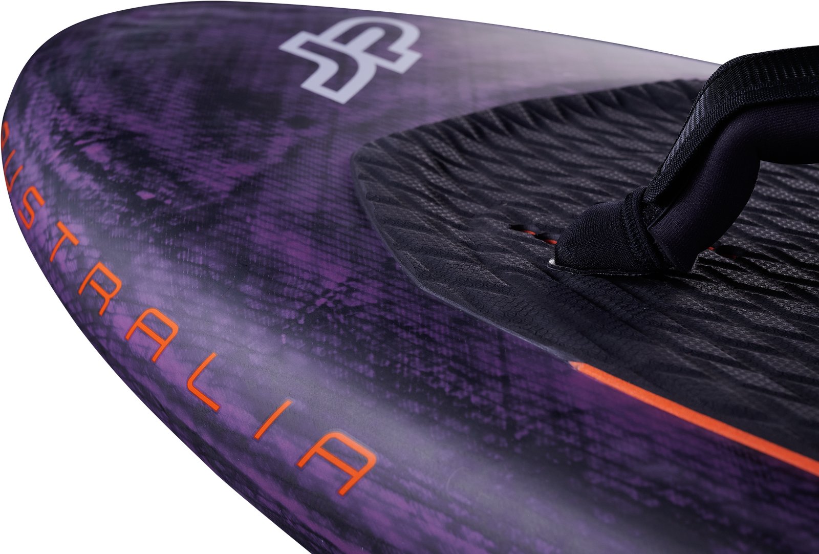 F-Winger 2026 freestyle wingfoil deszka S-TEC konstrukcióval, részletfotó a deckpadról és a lábpánt rögzítéséről