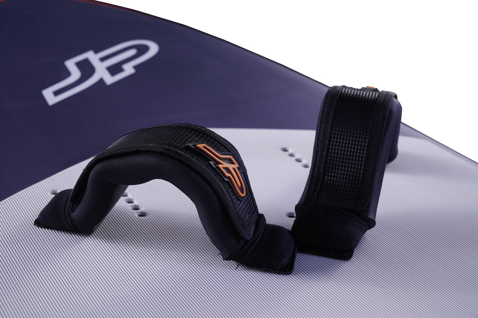 JP RS 2026 wingfoil deszka csúszásgátló deck pad és állítható lábszíj rögzítési pontok