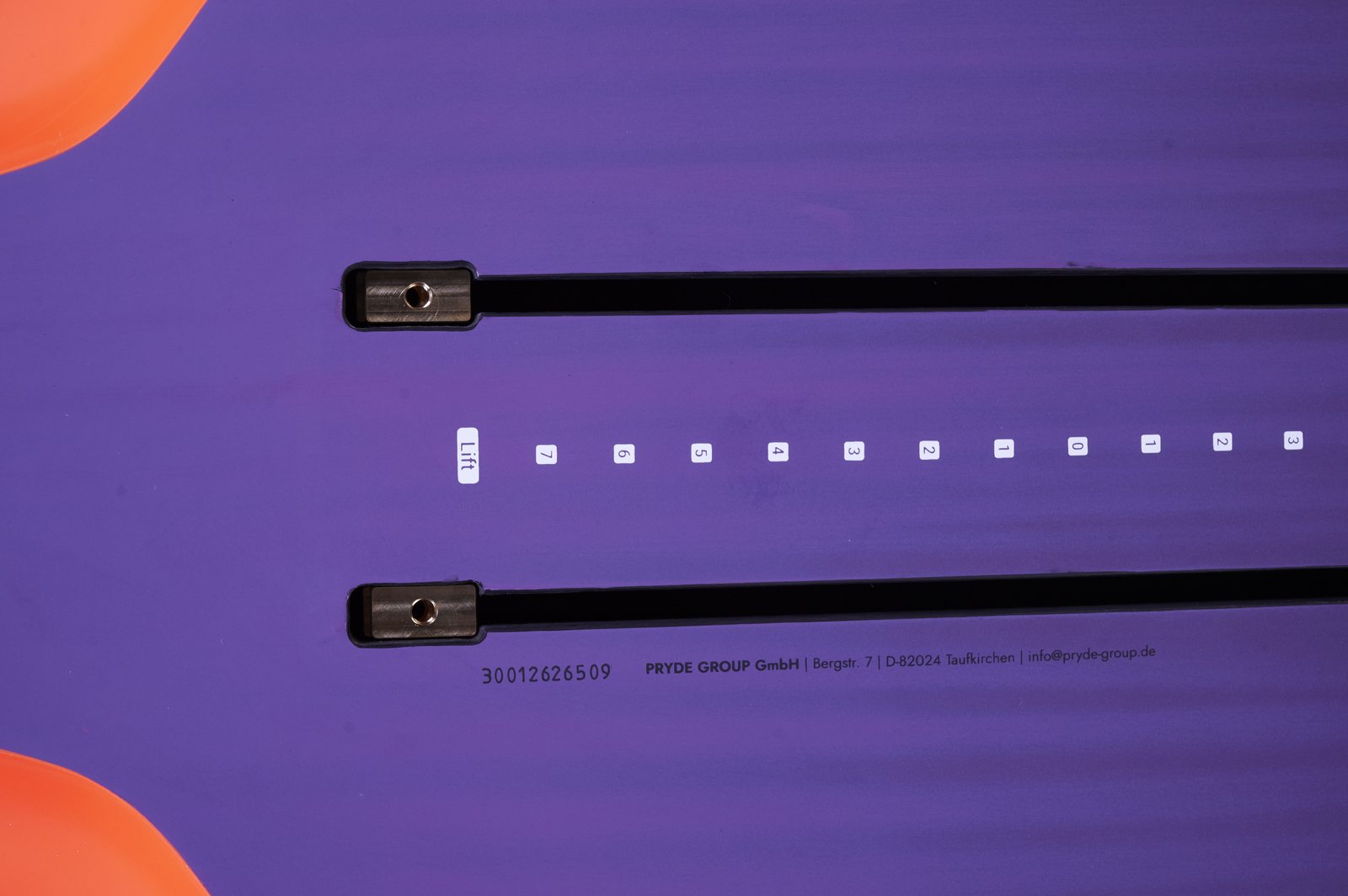 RS 2026 wingfoil deszka alja a pontos pozicionálást segítő számozott foil sínekkel