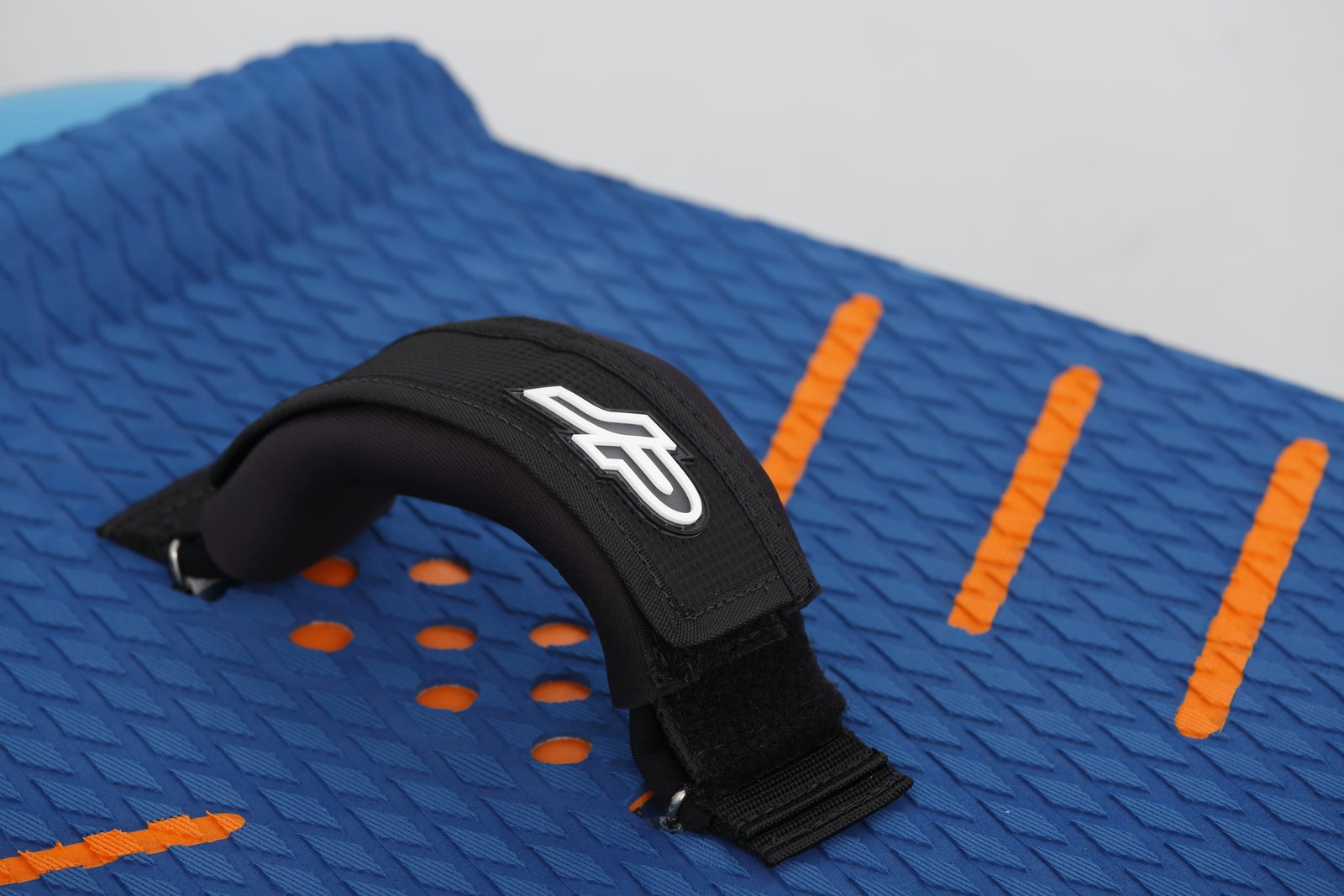 JP WingAir SE 2026 felfújható wing foil deszka EVA borítással és rögzített lábpánttal