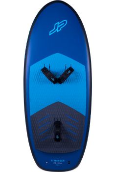 JP X-Winger 2025 wingfoil deszka felülnézetből, lábtartó papucsokkal szerelve