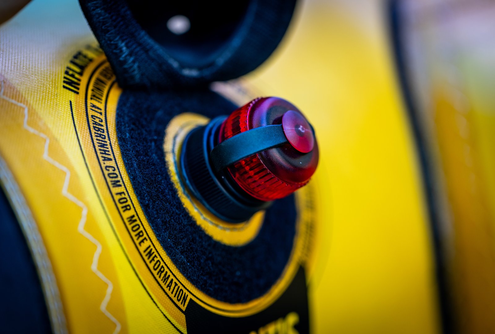 Cabrinha Mantis Apex 2026 wingfoil szárny felfújó szelep közelkép