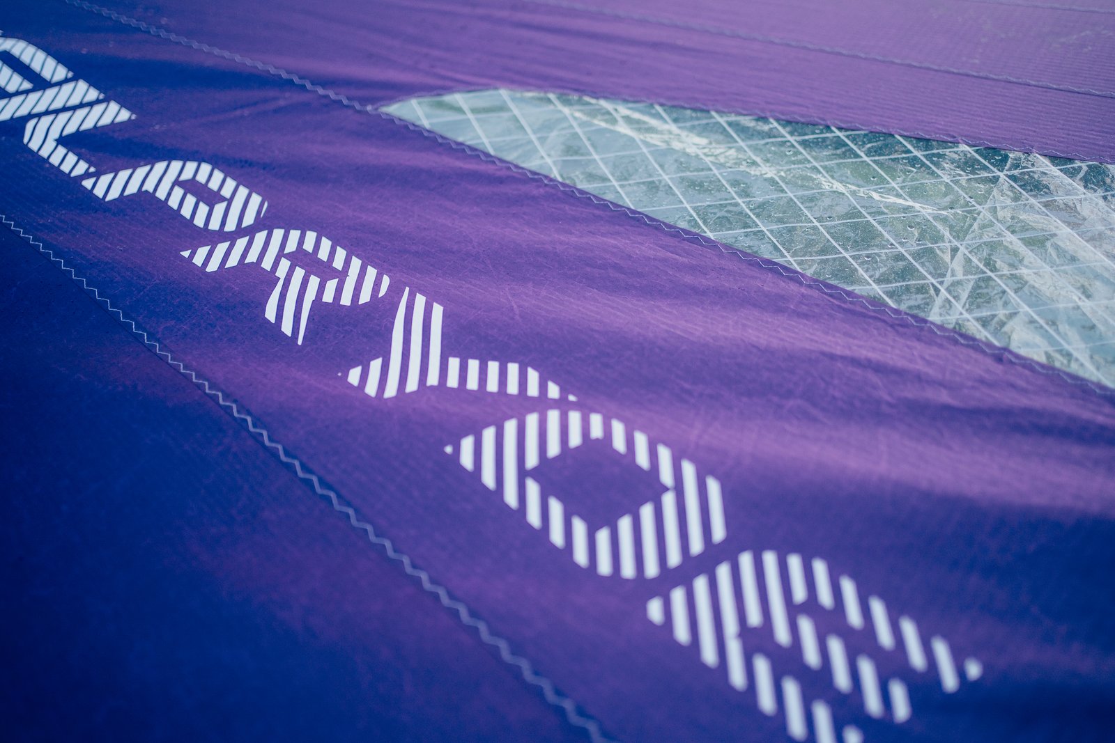 lila FireFly PRO LTD 2026 wing felirat és anyag részlet