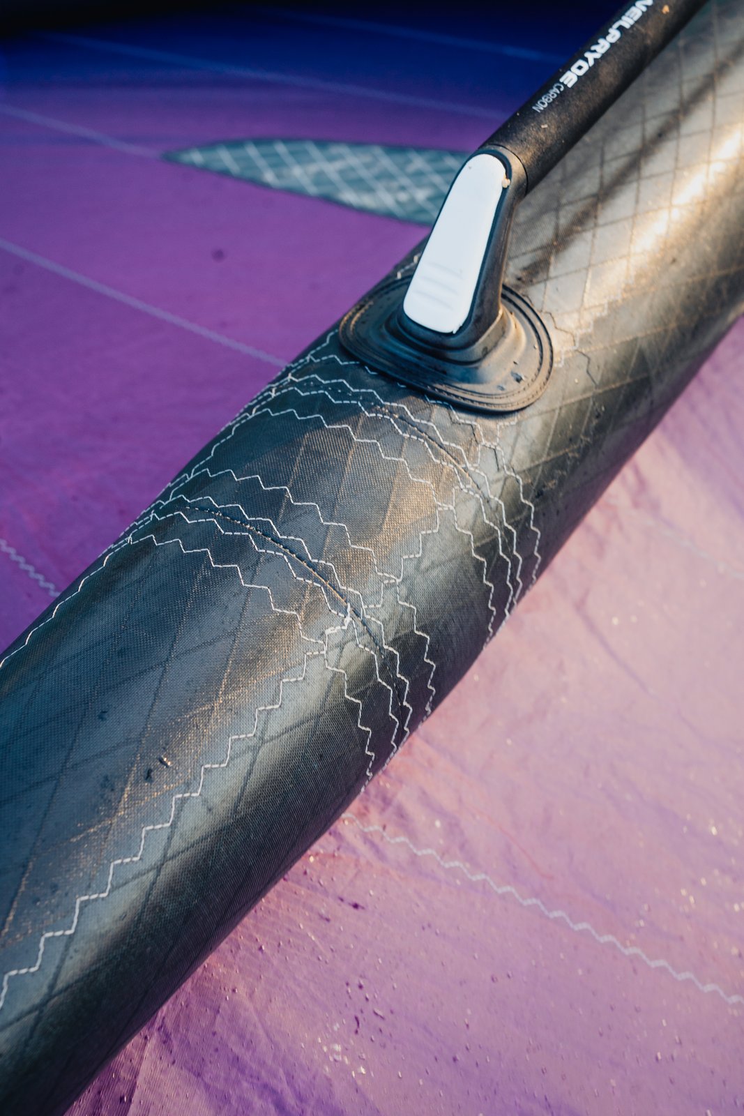 NeilPryde FireFly PRO LTD 2026 wing karbon mono fogantyú szerkezeti részlete